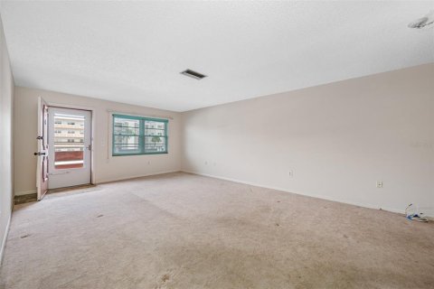Condo in Saint Petersburg, Florida, 2 bedrooms  № 1363411 - photo 8