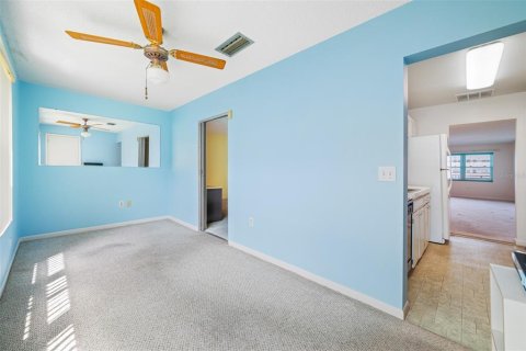 Condo in Saint Petersburg, Florida, 2 bedrooms  № 1363411 - photo 15