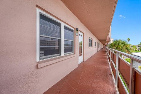 Condo in Saint Petersburg, Florida, 2 bedrooms  № 1363411 - photo 30