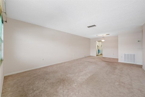 Condo in Saint Petersburg, Florida, 2 bedrooms  № 1363411 - photo 12