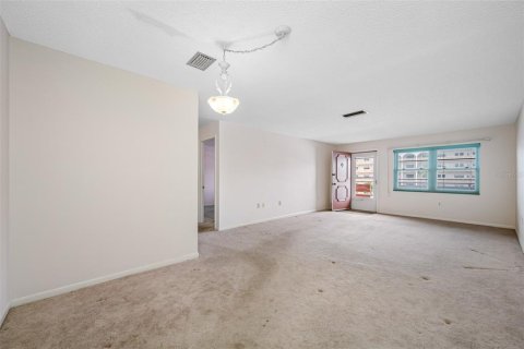 Condo in Saint Petersburg, Florida, 2 bedrooms  № 1363411 - photo 10