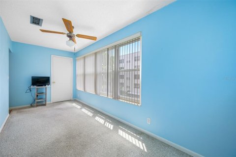 Condo in Saint Petersburg, Florida, 2 bedrooms  № 1363411 - photo 17