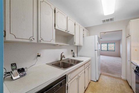 Condo in Saint Petersburg, Florida, 2 bedrooms  № 1363411 - photo 5