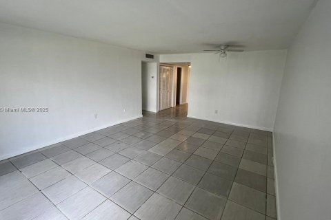 Copropriété à louer à Miami, Floride: 1 chambre, 68.75 m2 № 1966411 - photo 5