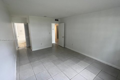 Copropriété à louer à Miami, Floride: 1 chambre, 68.75 m2 № 1966411 - photo 13