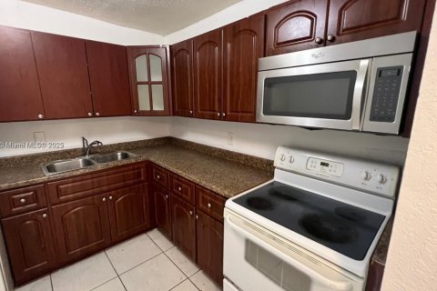 Copropriété à louer à Miami, Floride: 1 chambre, 68.75 m2 № 1966411 - photo 8