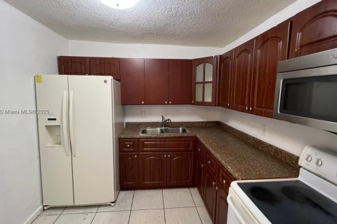 Copropriété à louer à Miami, Floride: 1 chambre, 68.75 m2 № 1966411 - photo 6