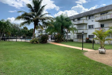 Copropriété à louer à Miami, Floride: 1 chambre, 68.75 m2 № 1966411 - photo 1