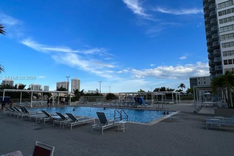 Copropriété à louer à Aventura, Floride: 3 chambres, 145.39 m2 № 2043172 - photo 16