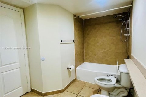 Copropriété à louer à Miami Beach, Floride: 2 chambres, 110.55 m2 № 1984091 - photo 12