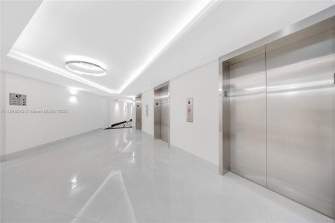 Condominio en venta en Hallandale Beach, Florida, 51.65 m2 № 1849039 - foto 29