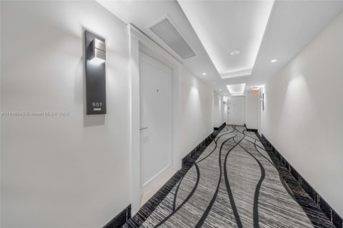 Condominio en venta en Hallandale Beach, Florida, 51.65 m2 № 1849039 - foto 30