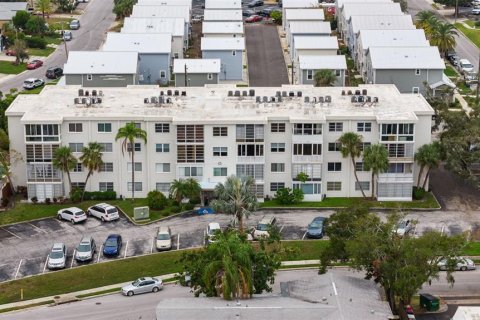 Copropriété à vendre à Clearwater, Floride: 2 chambres, 77.11 m2 № 1917020 - photo 2
