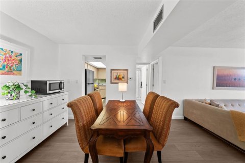Copropriété à vendre à Clearwater, Floride: 2 chambres, 77.11 m2 № 1917020 - photo 12