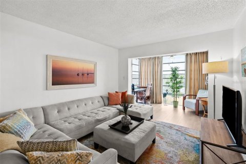 Copropriété à vendre à Clearwater, Floride: 2 chambres, 77.11 m2 № 1917020 - photo 6