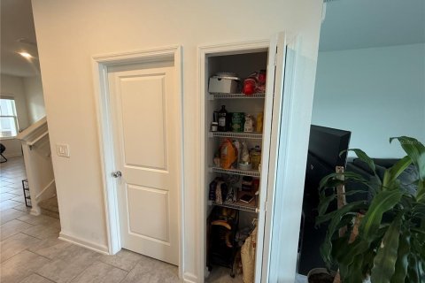 Adosado en alquiler en Davenport, Florida, 3 dormitorios, 1709572.65 m2 № 1816899 - foto 12