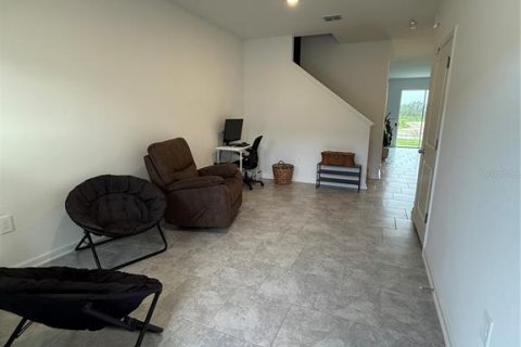 Adosado en alquiler en Davenport, Florida, 3 dormitorios, 1709572.65 m2 № 1816899 - foto 3