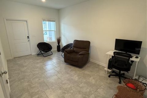 Adosado en alquiler en Davenport, Florida, 3 dormitorios, 1709572.65 m2 № 1816899 - foto 4