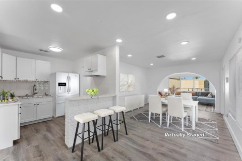 Villa ou maison à vendre à Pompano Beach, Floride: 4 chambres, 135.73 m2 № 2058098 - photo 2