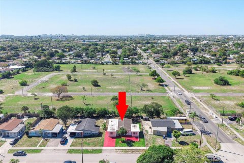 Villa ou maison à vendre à Pompano Beach, Floride: 4 chambres, 135.73 m2 № 2058098 - photo 29