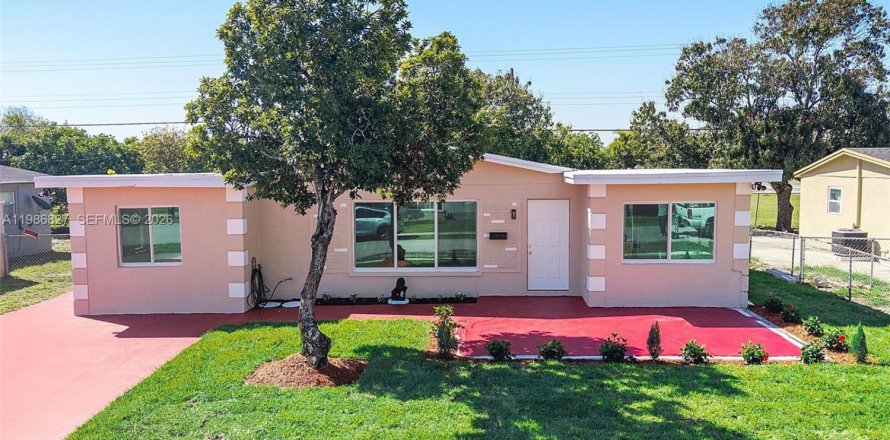 Villa ou maison à Pompano Beach, Floride 4 chambres, 135.73 m2 № 2058098