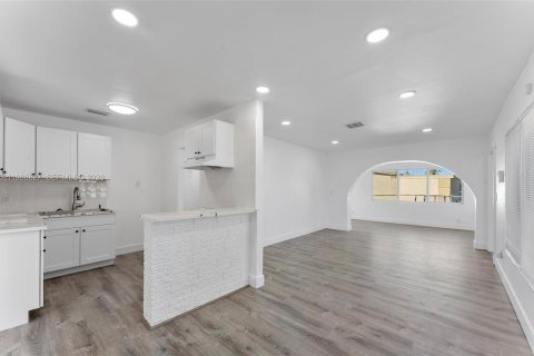 Villa ou maison à vendre à Pompano Beach, Floride: 4 chambres, 135.73 m2 № 2058098 - photo 3