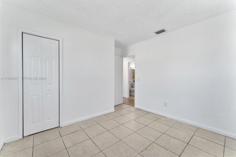 Villa ou maison à vendre à Pompano Beach, Floride: 4 chambres, 135.73 m2 № 2058098 - photo 13