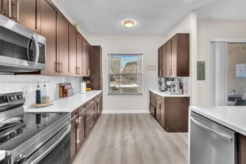 House in Coconut Creek, Florida 4 bedrooms, 178 sq.m. № 1713848 - photo 14