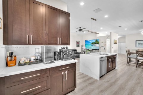 House in Coconut Creek, Florida 4 bedrooms, 178 sq.m. № 1713848 - photo 16