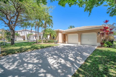 House in Coconut Creek, Florida 4 bedrooms, 178 sq.m. № 1713848 - photo 2