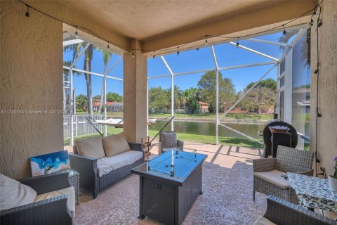 House in Coconut Creek, Florida 4 bedrooms, 178 sq.m. № 1713848 - photo 27