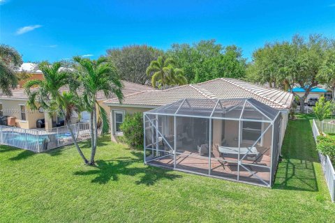 House in Coconut Creek, Florida 4 bedrooms, 178 sq.m. № 1713848 - photo 3