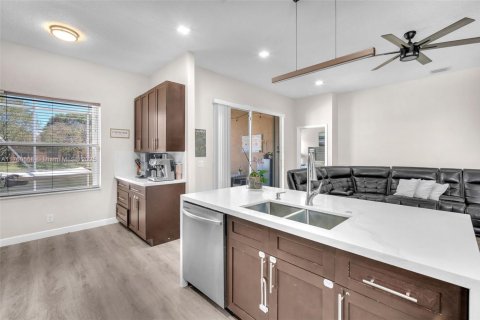 House in Coconut Creek, Florida 4 bedrooms, 178 sq.m. № 1713848 - photo 13