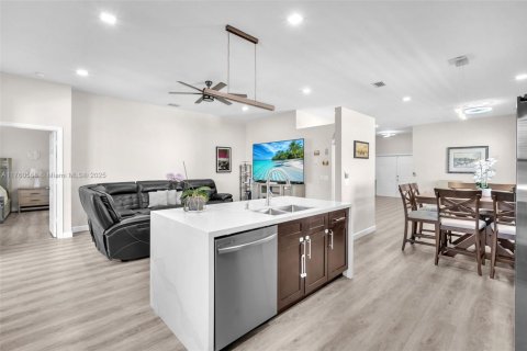 House in Coconut Creek, Florida 4 bedrooms, 178 sq.m. № 1713848 - photo 12