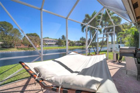 House in Coconut Creek, Florida 4 bedrooms, 178 sq.m. № 1713848 - photo 30