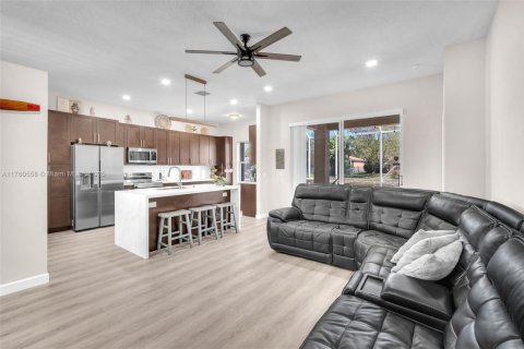 House in Coconut Creek, Florida 4 bedrooms, 178 sq.m. № 1713848 - photo 11