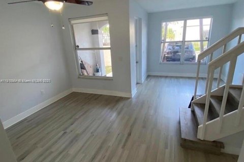 Adosado en venta en Miami, Florida, 3 dormitorios, 117.06 m2 № 1766652 - foto 7