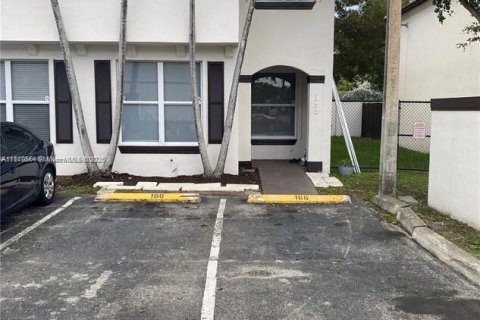 Adosado en venta en Miami, Florida, 3 dormitorios, 117.06 m2 № 1766652 - foto 6