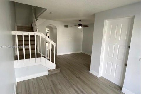 Adosado en venta en Miami, Florida, 3 dormitorios, 117.06 m2 № 1766652 - foto 1