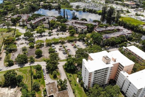 Condominio en venta en Lauderhill, Florida, 1 dormitorio, 78.97 m2 № 1394263 - foto 7