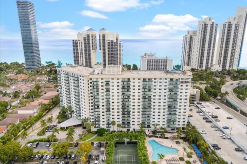 Condominio en venta en Sunny Isles Beach, Florida, 1 dormitorio, 93.37 m2 № 1982065 - foto 10
