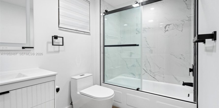 Condo in Hallandale Beach, Florida, 1 bedroom  № 2010371