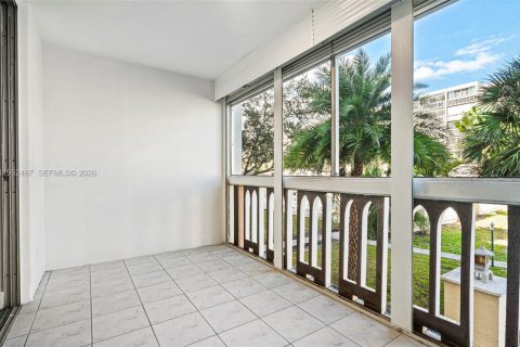 Condo in Hallandale Beach, Florida, 1 bedroom  № 2010371 - photo 12