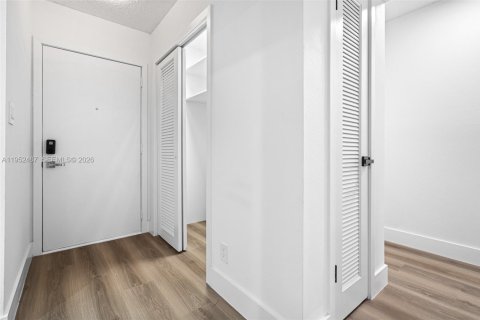 Condo in Hallandale Beach, Florida, 1 bedroom  № 2010371 - photo 20