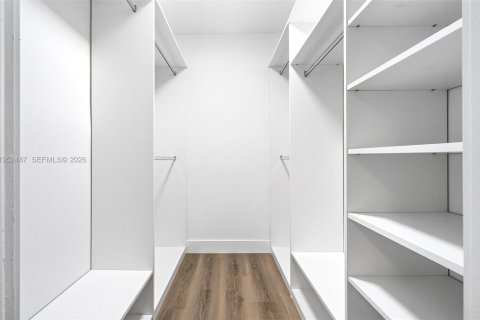 Condo in Hallandale Beach, Florida, 1 bedroom  № 2010371 - photo 18