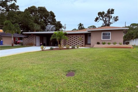 Villa ou maison à Saint Petersburg, Floride 3 chambres, 183.39 m2 № 2330629