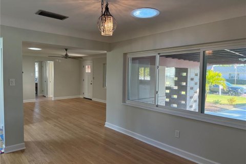 Villa ou maison à vendre à Saint Petersburg, Floride: 3 chambres, 183.39 m2 № 2330629 - photo 8