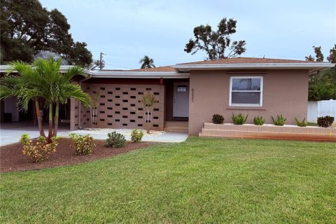 Villa ou maison à vendre à Saint Petersburg, Floride: 3 chambres, 183.39 m2 № 2330629 - photo 4