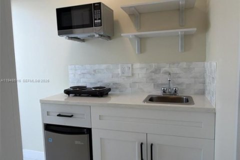 Снять в аренду таунхаус в Хомстед, Флорида 1 спальня, 129.88м2, № 2004235 - фото 8