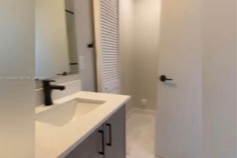 Снять в аренду таунхаус в Хомстед, Флорида 1 спальня, 129.88м2, № 2004235 - фото 7